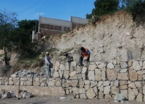03 Muro de Gaviones en “Y Griega” de SJC, presenta un avance del 50%_ invita Gobierno de Los Cabos a manejar con precaución 1