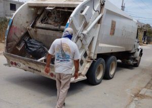 01 Implementa Servicios Públicos rutas diarias de recolección de basura en playas de Los Cabos, por Semana Santa2