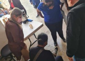 04 Joven mujer recibe una prótesis de pierna por parte del Ayuntamiento de Los Cabos6