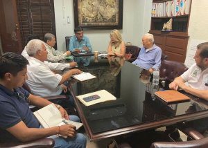 04 Garantizando el binestar de la ciudadaniìa, el alcalde de Los Cabos Oscar Leggs Castro atiende reunion con desarrolladores en materia de vivienda1