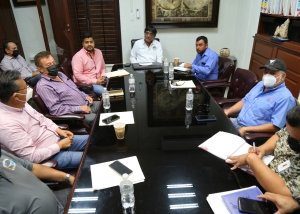 07 Atiende alcalde Oscar Leggs Castro a representantes del transporte urbano y colectivo de CSL1