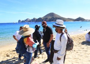 02 Garantizando que vendedores ambulantes cumplan con los lineamientos, Inspeccioìn Fiscal refuerza operativos en playas de Los Cabos1
