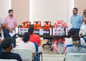 02 Realiza autoridades municipales entrega de equipos para la seguridad marítima a pescadores de CSL2