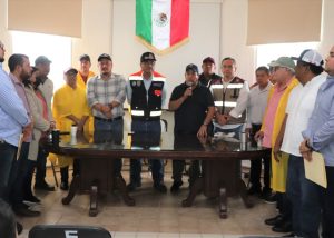 01 Alcalde Oscar Leggs Castro entrega nombramientos a nuevos encargados de despacho de la Tesorería Municipal y Oficialía Mayor1}