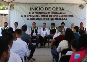 02 Encabeza el alcalde Oscar Leggs Castro el banderazo de inicio de obras de pavimentacioìn en La Ribera_ un compromiso maìs cumplido4