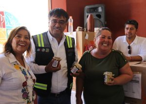 04 Reitera el alcalde Oscar Leggs Castro absoluto apoyo a productores locales_ encabeza la entrega de artesaniìas para su exhibicioìn en la Ciudad de Meìxico 01
