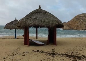 05 Inicia Zofemat Los Cabos con trabajos de limpieza y la reconstruccioìn de mobiliario afectado en playas tras el paso del huracaìn “Kay” 01