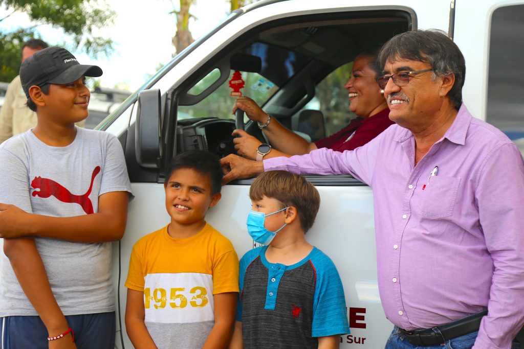 Los compromisos del alcalde Oscar Leggs con el desarrollo de comunidades  rurales son permanentes; calle Benito Juárez en Santiago tendrá alumbrado  público
