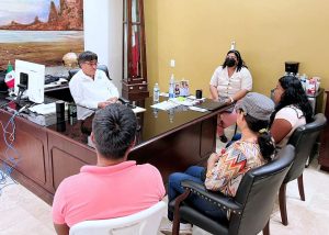 07 Alcalde Oscar Leggs Castro informa a vecinos de la Colonia Unida López Obrador que no existe notificación de desalojo2