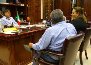 02 Consolida alcalde Oscar Leggs Castro los lazos de trabajo con el Sindicato de Buroìcratas_ buscaraìn acuerdos que respondan a las expectativas de aumento salarial2