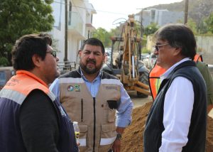 02 Supervisa alcalde Oscar Leggs Castro las obras de pavimentacioìn en la calle 8 de octubre en CSL 01