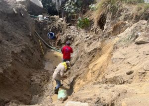 07 Trabaja el equipo del OOMSAPAS Los Cabos en la reparación del acueducto #2, para garantizar el suministro de agua en sectores de Cabo San Lucas.1