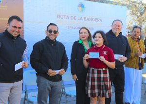 10 Premia Gobierno de Los Cabos a la ninÞez y juventud ganadora de los concursos alusivos al Diìa de la Bandera Nacional 01