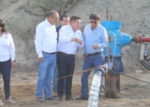 01 “El pozo Nº 5 sumará más de 40 litros de agua potable por segundo para beneficio de 30 mil familias”, alcalde Oscar Leggs Castro1