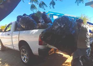 03 Consolida Gobierno de Los Cabos viìnculos de colaboracioìn con el CetMar #31_ realizan la entrega de 100 kilos de material pet1