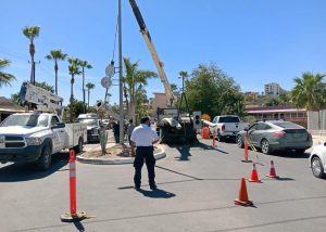 04 Seguridad Pública Reubica el semáforo del bulevar Teniente José Antonio Mijares a la zona del aeropuerto (3)