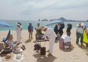 07 Promueve Zofemat Los Cabos acciones sobre concientizacioìn ambiental entre vendedores ambulantes en zonas de playa 01