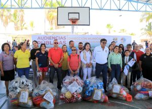 08 Cumple alcalde Oscar Leggs con la entrega de material deportivo a escuelas de Los Cabos_ ya presenta un 40% de avance1